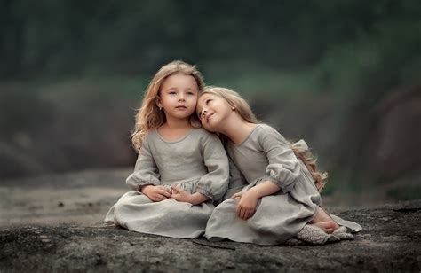 3 sister poses for photography|14 Sisters Photo Ideas to Try in 2024 .